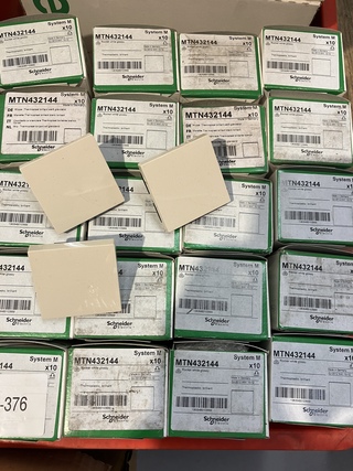Ca. 240x Schneider electric/Merten Wip t.b.v. schakelaar